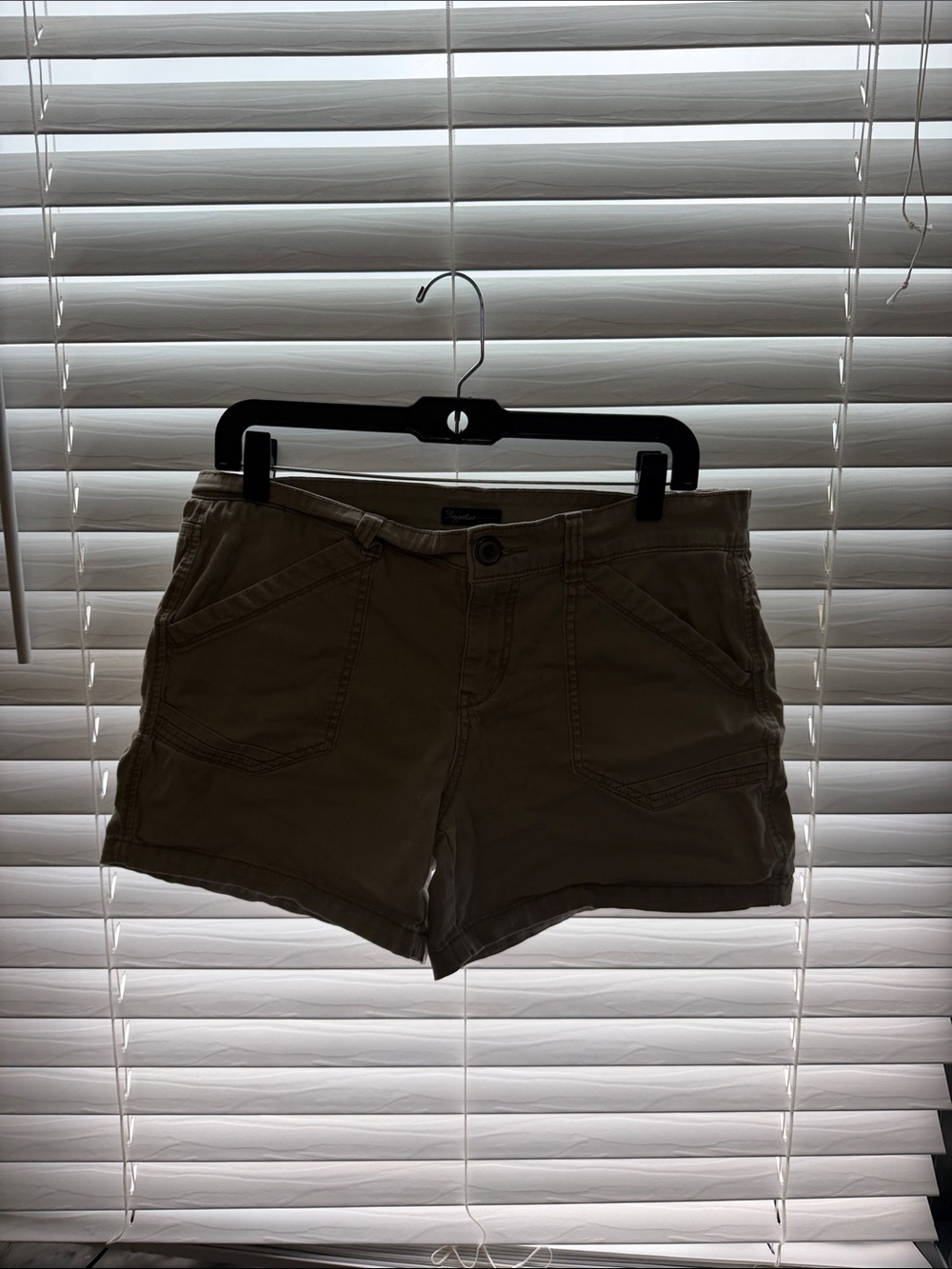 Women’s Casual Utility Shorts like kaki colored